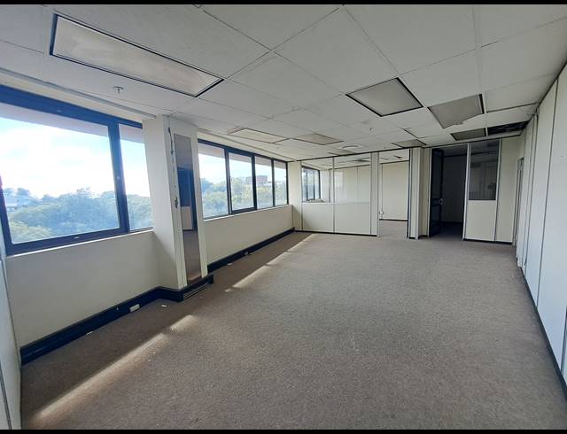 143M² OFFICE TO LET IN DUNKELD WEST